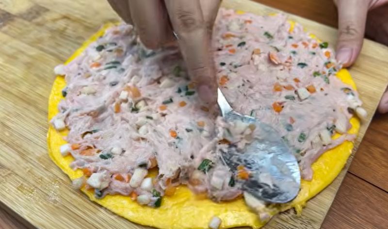 طرز تهیه رولت تخم مرغ آبپز مجلسی بدون وا رفتن در آب جوش