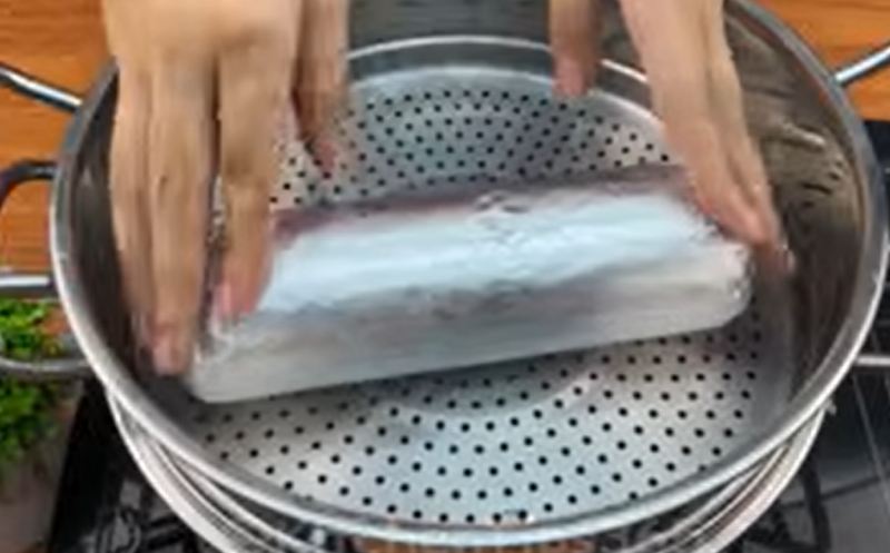 طرز تهیه رولت تخم مرغ آبپز مجلسی بدون وا رفتن در آب جوش
