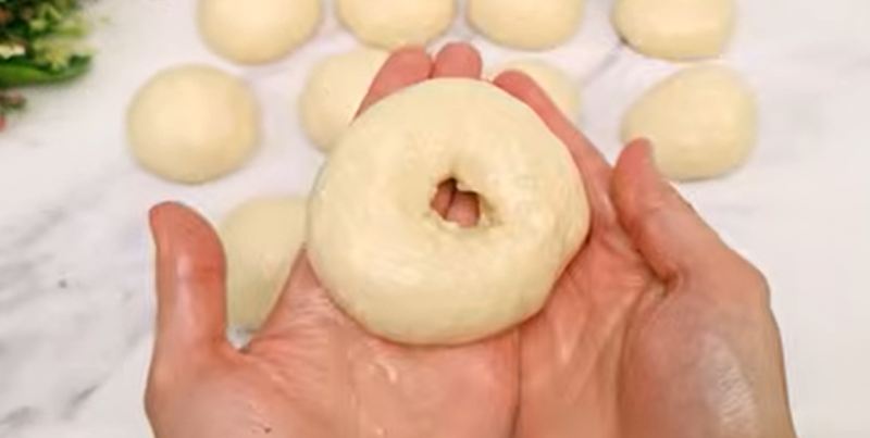 طرز تهیه پیراشکی سیب زمینی پفکی و پنبه ای در تابه