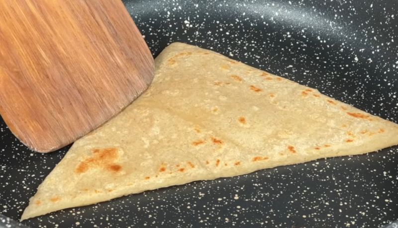 طرز تهیه نان پیتا رژیمی بدون آرد سفید در تابه