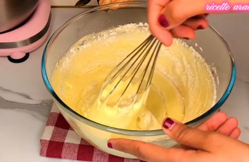طرز تهیه پای سیب سریع و ارزان با بیسکوییت و سیب