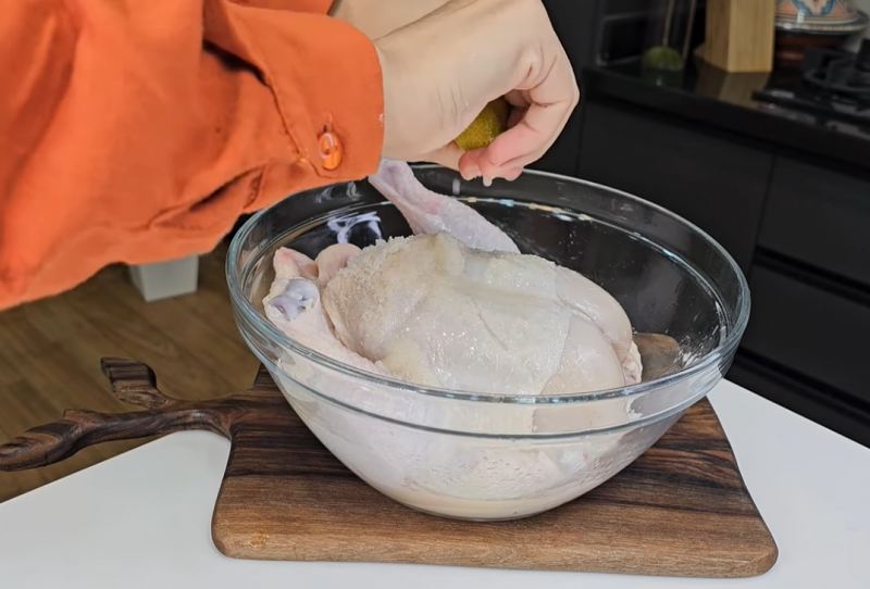 طرز تهیه مرغ مجلسی دودی با طعم کباب زغالی در خانه