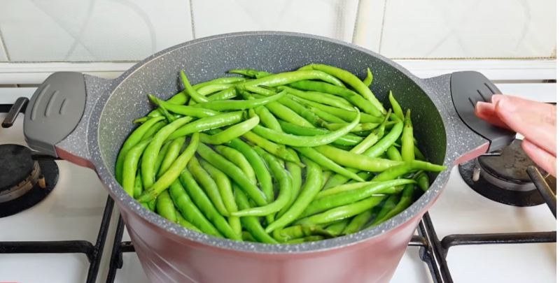 طرز تهیه ۲ مدل ترشی فلفل ۱۰ دقیقه ای بدون تلخی! کبابی و ساده
