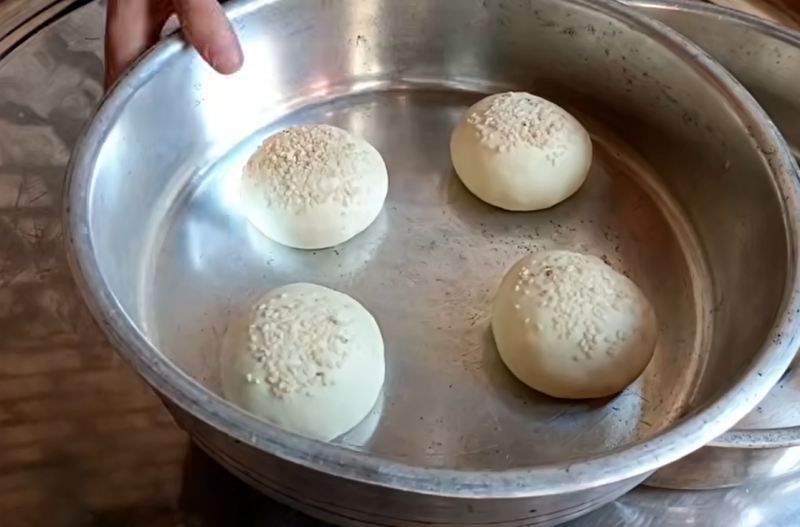 طرز تهیه نان همبرگر پنبه ای روی شعله گاز بدون فر
