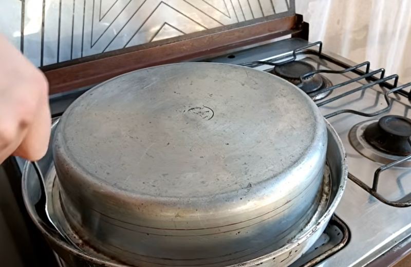 طرز تهیه نان همبرگر پنبه ای روی شعله گاز بدون فر