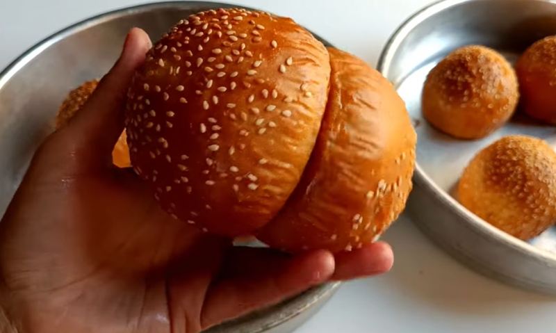 طرز تهیه نان همبرگر پنبه ای روی شعله گاز بدون فر
