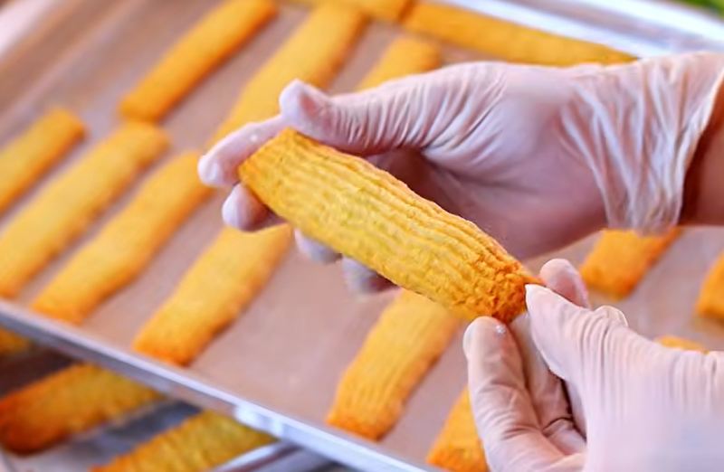 طرز تهیه ۵۰ عدد بیسکویت ترد برای چای عصرانه بدون نیاز به تخم مرغ