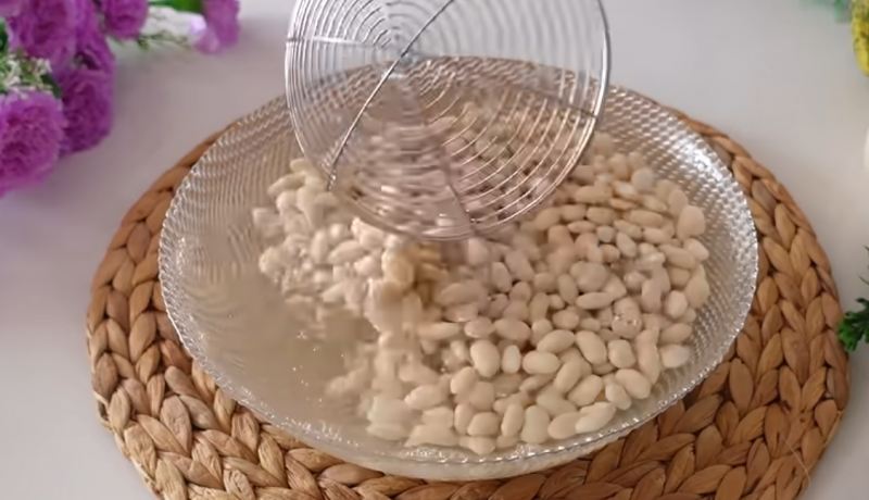 طرز تهیه فاسولیه خوراک لوبیا سفید لعاب دار ترکی