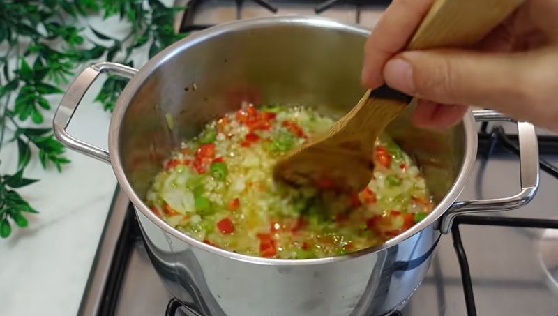 طرز تهیه فاسولیه خوراک لوبیا سفید لعاب دار ترکی
