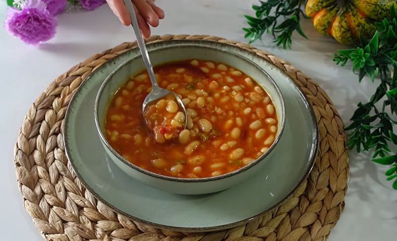 طرز تهیه فاسولیه خوراک لوبیا سفید لعاب دار ترکی