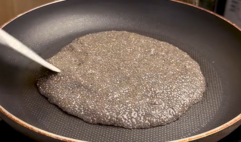 طرز تهیه نان رژیمی دانه چیا در تابه بدون فر؛ بدون گلوتن و بدون آرد