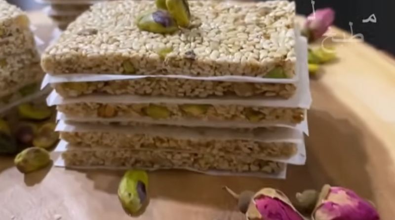 طرز تهیه سوهان کنجدی عسلی مقوی بدون شکر در کمتر از ۲۰ دقیقه