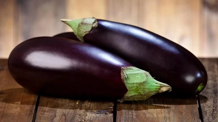 طرز تهیه رنگ خوراکی با پوست بادمجان (طبیعی و بدون هزینه)