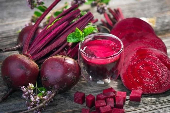 طرز تهیه آب سیب و لبو نوشیدنی قرمز خون ساز که انرژیتان را دو برابر می کند