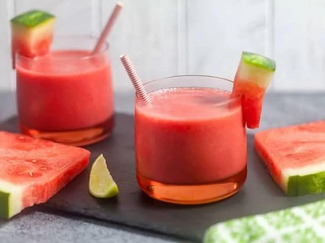 ۷ نوشیدنی که مثل کولر عمل می کنند؛ خنک تر از همیشه با مواد دم دستی
