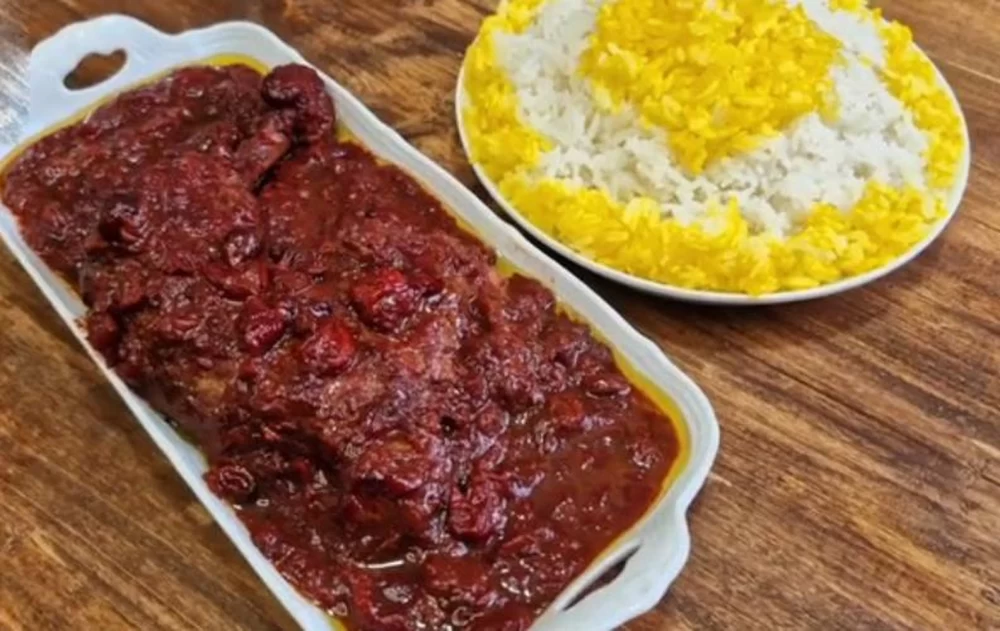 طرز تهیه خورش آلبالو با مرغ (مجلسی و خوشمزه)