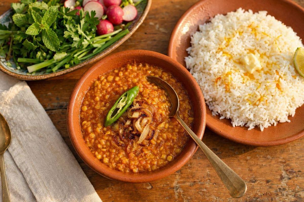 آموزش تهیه خوراک دال عدس جنوبی؛ یک غذای سالم، سریع و خوش طعم