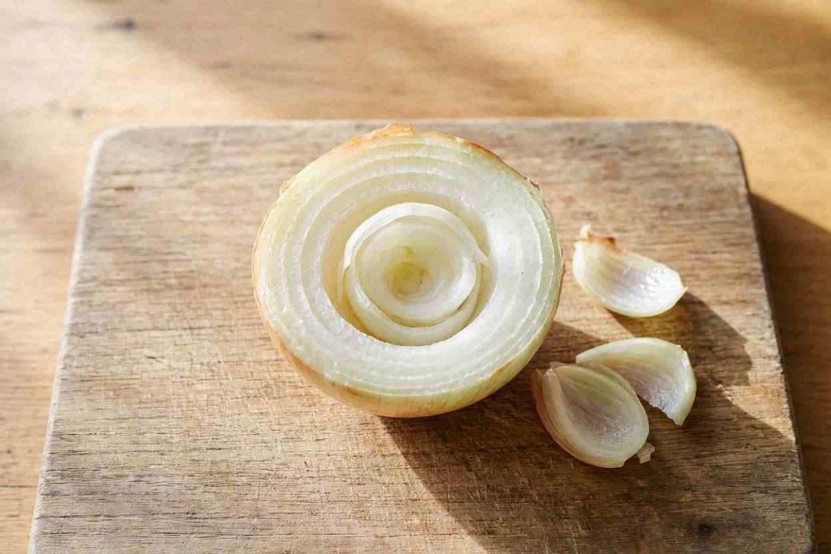 طرز تهیه یک غذای خوشمزه با پیاز و تخم مرغ: خوشمزه و مقرون به صرفه،