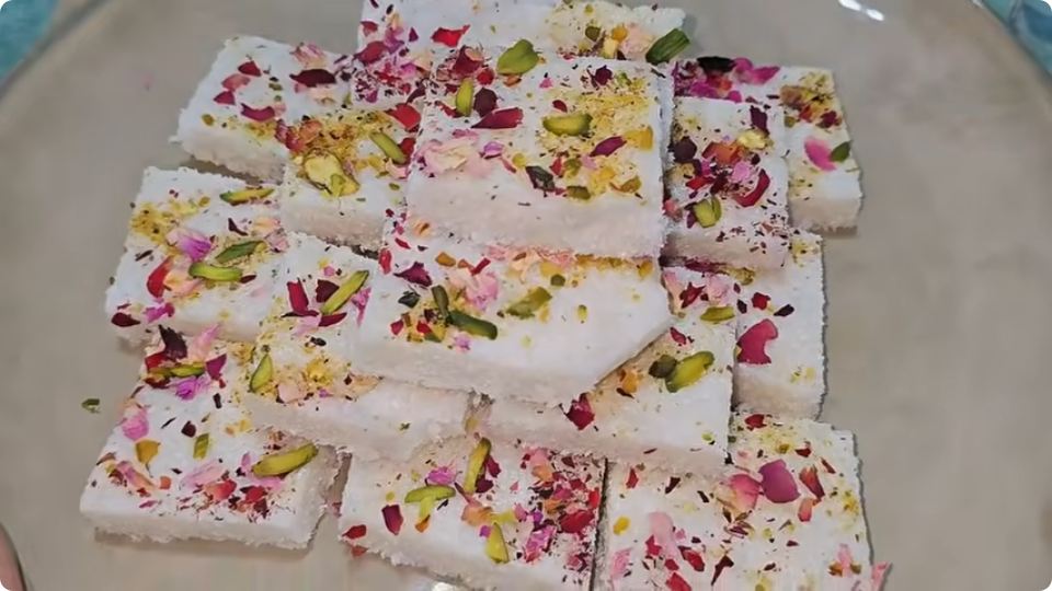 دسر نارگیلی یخچالی که همه عاشقش می شن | فقط ۴ قلم مواد، بدون فر و مجلسی