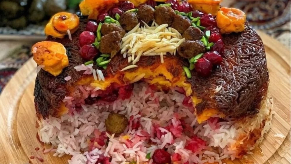 ته چین آلبالو پلو با مرغ