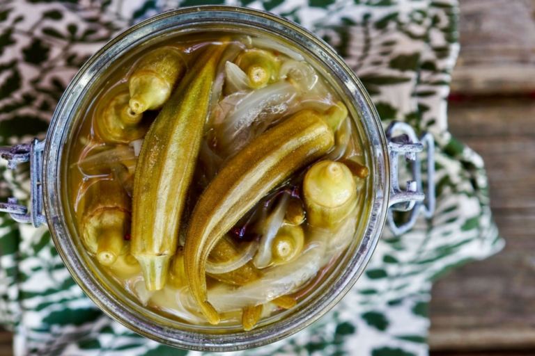 طرز تهیه ترشی بامیه با گوجه
