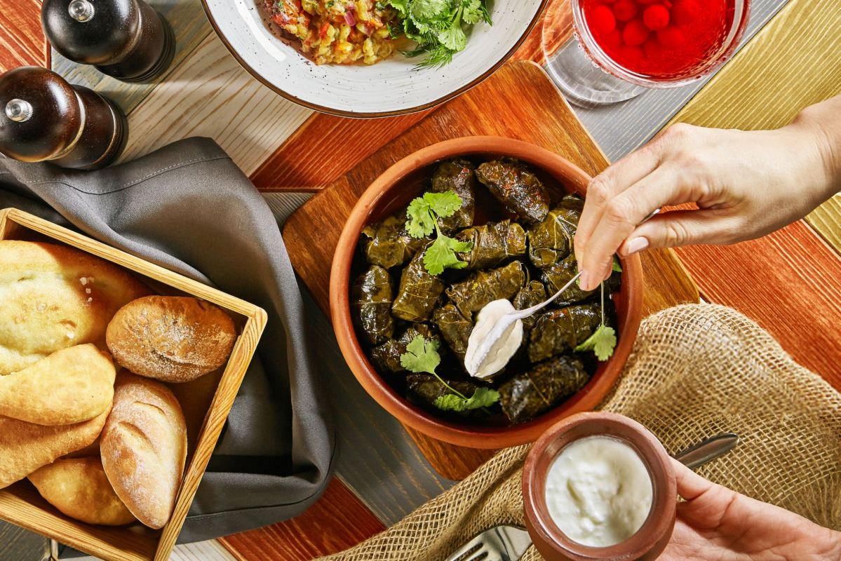 دلمه لری با ماست
