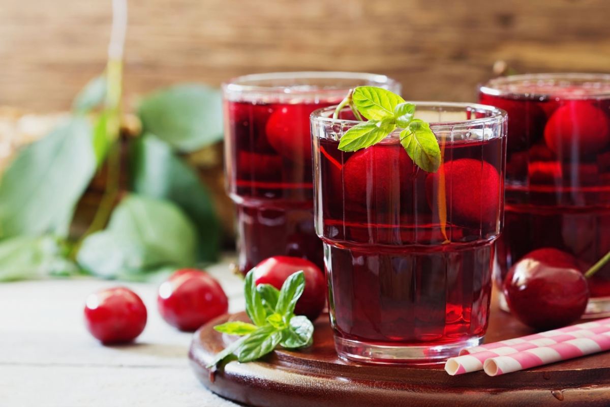 طرز تهیه شربت آلبالو بدون شکر