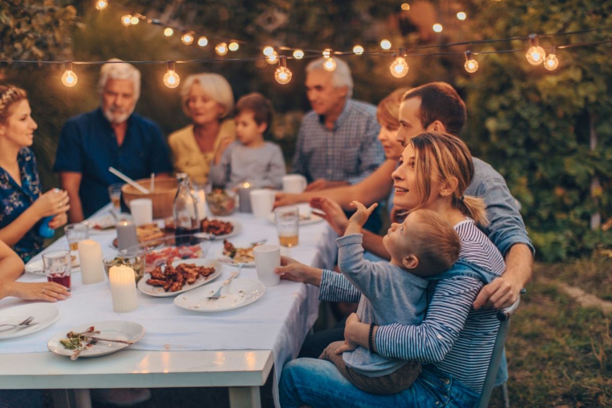 چگونه یک دورهمی کم هزینه و به یادماندنی برگزار کنیم؟