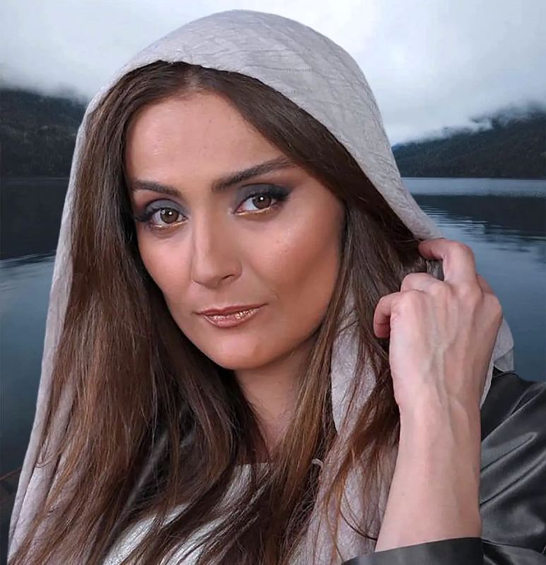 بیوگرافی السا فیروز آذر