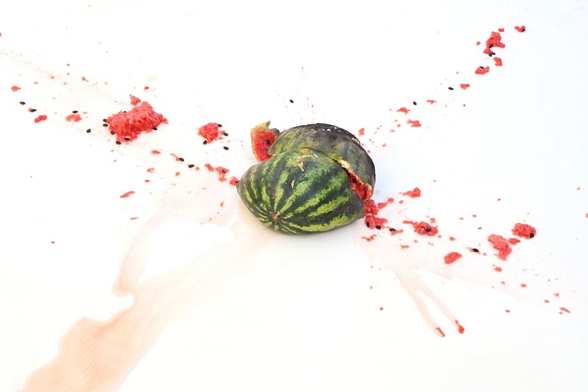 پاک کردن لکه هندوانه از روی فرش