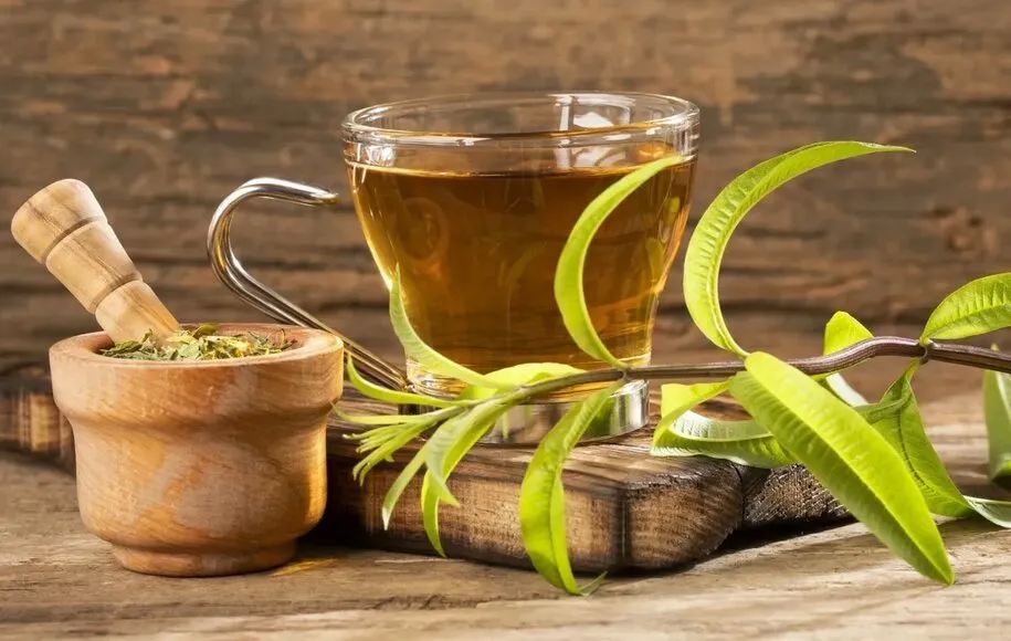 دمنوش به لیمو برای چه کسانی مضر است؟