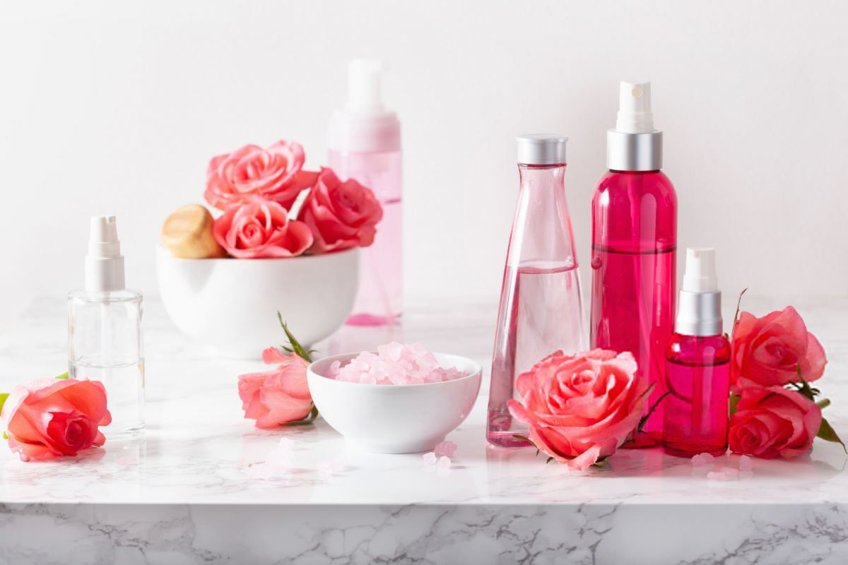 فواید گلاب برای چاقی صورت
