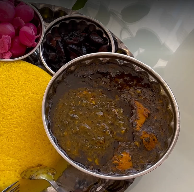  تهیه قلیه ماهی با تن