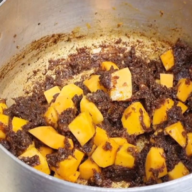 اضافه کردن گردو و کدو حلوایی به خورشت