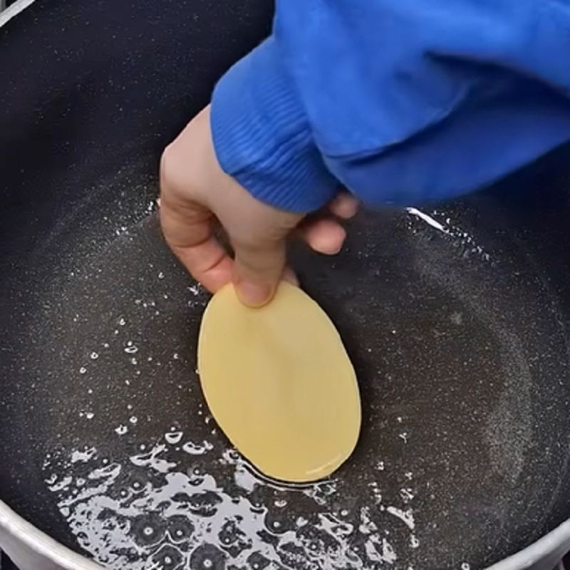 آماده کردن ته دیگ سیب زمینی