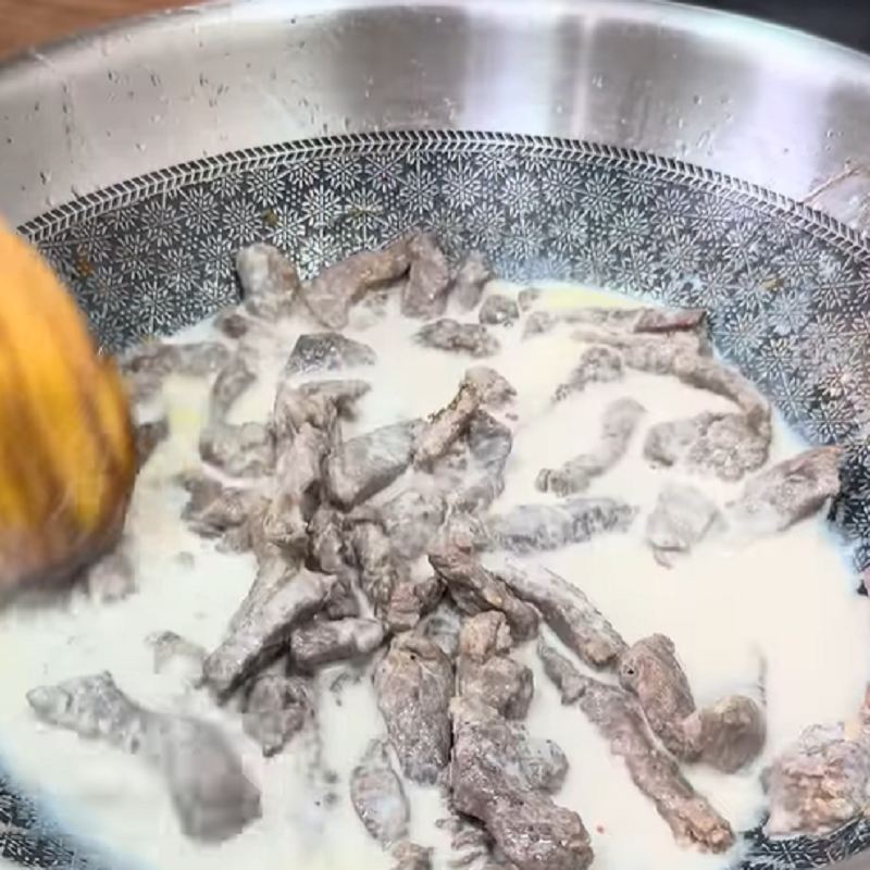 سس خامه ای بیف استراگانف را تهیه کنید