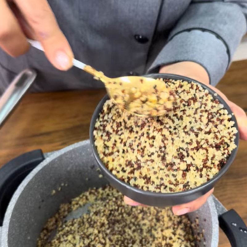 روش سرو کینوا با مرغ و سبزیجات