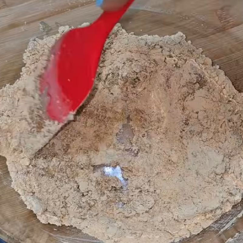 ارده را به تدریج اضافه کنید و با لیسک هم بزنید