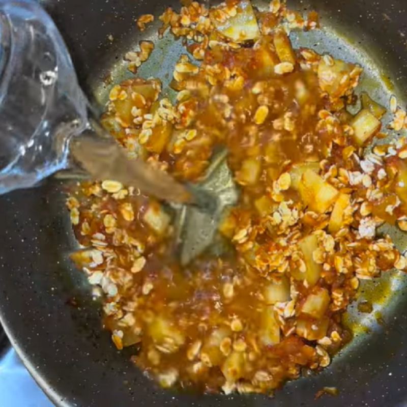 افزودن سیب زمینی و جو پرک