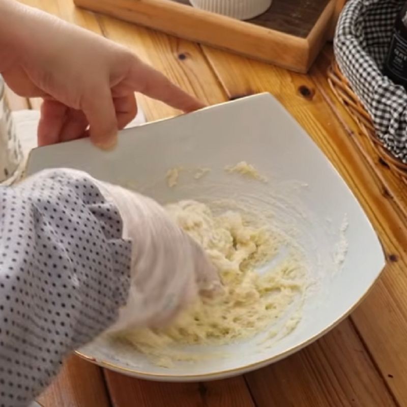 این خمیر نیازی به ورز دادن و استراحت ندارد