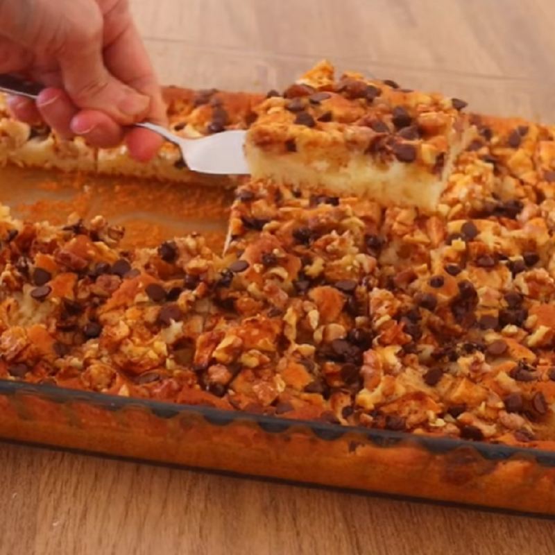 طرز تهیه کیک سیب و دارچین با شکلات و گردو