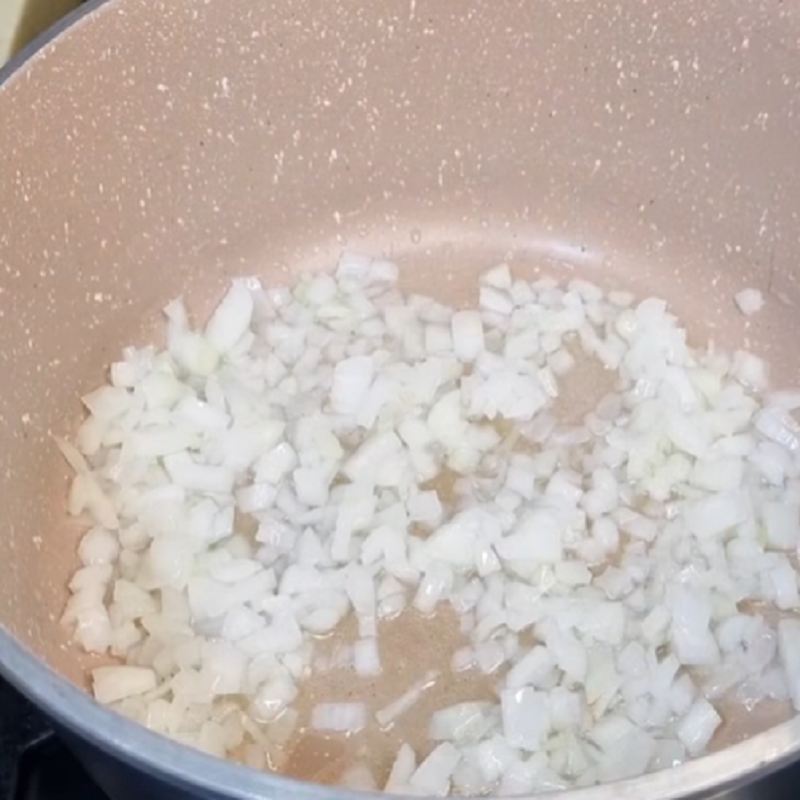 پیاز را تفت دهید