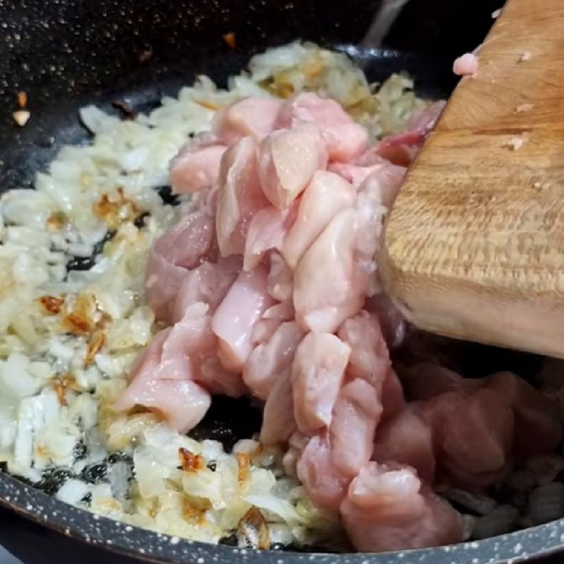 آماده کردن و تفت دادن مرغ