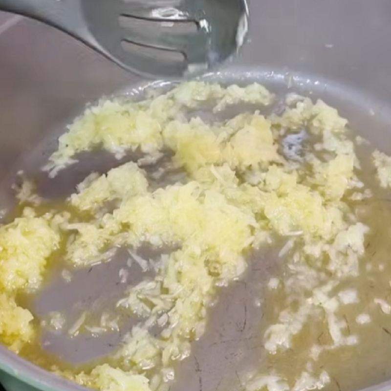 پیاز و سیر را تفت دهید