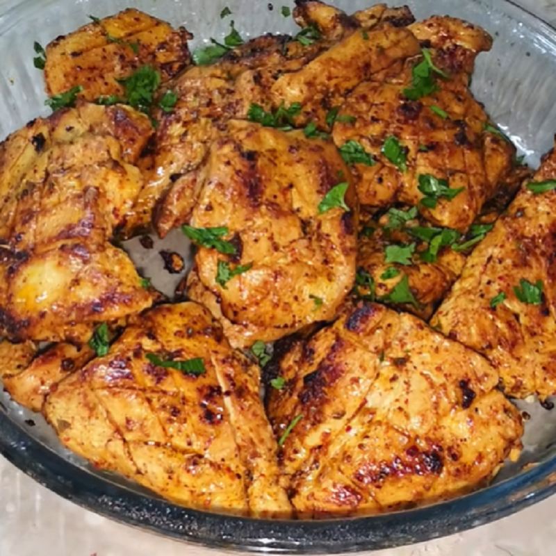 طرز تهیه فیله مرغ تابه ای نرم و آبدار با طعم کبابی