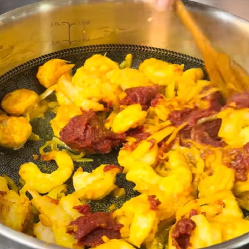 افزودن رب گوجه فرنگی