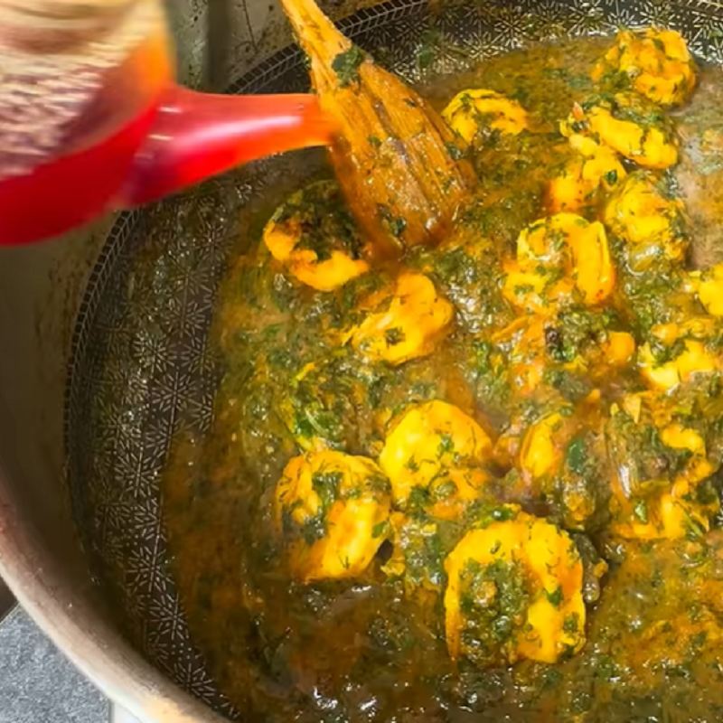 جدا کردن خوراک میگو برای سرو