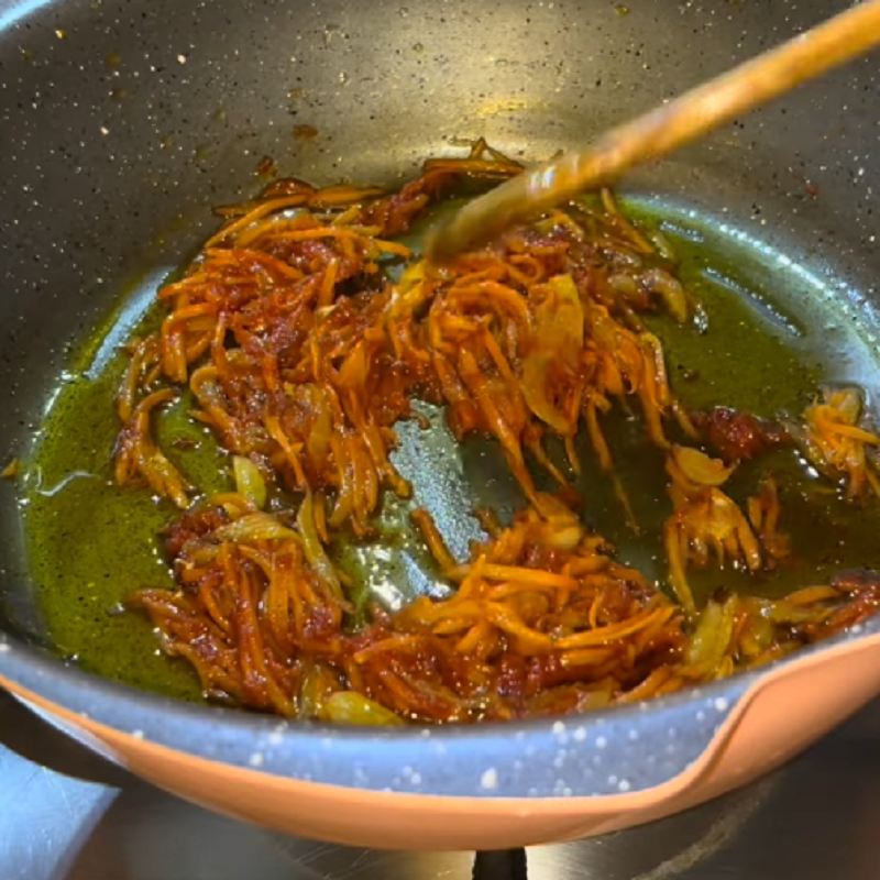 اضافه کردن رب گوجه فرنگی