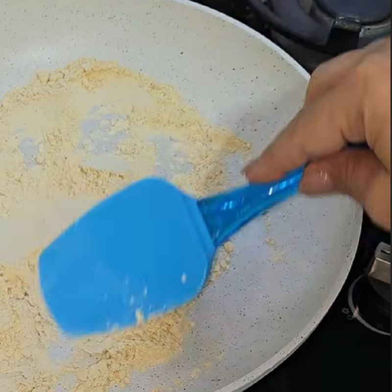 تفت دادن آرد نخودچی