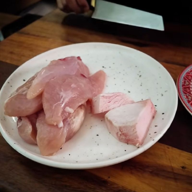 آماده کردن گوشت مرغ و چربی
